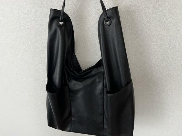 【LOWRYS FARM ヤワラカルイ５ポケトートBAG】とっても軽くて柔らかい！カラーはアイボリー、ブラック、 シルバー、ブラウンがあります