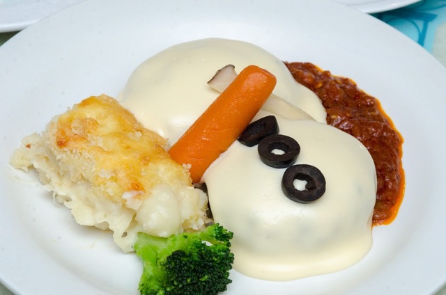 まるでオラフなハンバーグはボリューム満点。