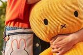 【ミッフィー×Kipling】モンキーの背後からmiffyが！可愛すぎる「コラボバッグ」が登場