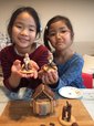 可愛いお菓子の家とサンタさんが完成！「上手にできました！」