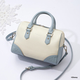 ボストンバッグ ¥19,800|Samantha Thavasa Petit Choice ディズニー『アナと雪の女王』コレクション