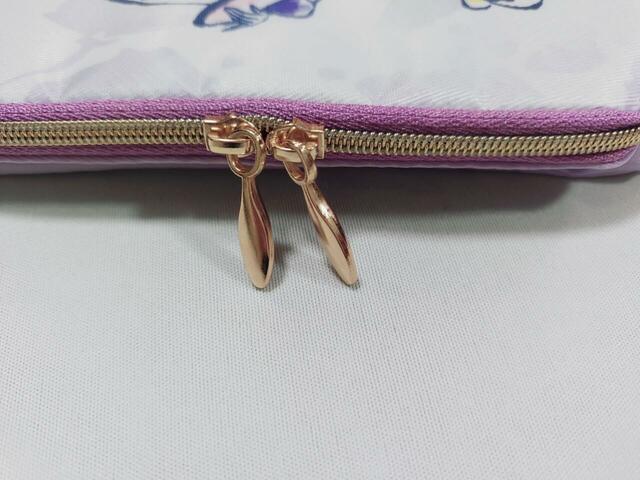 ファスナー式で、開閉もスムーズに行えます