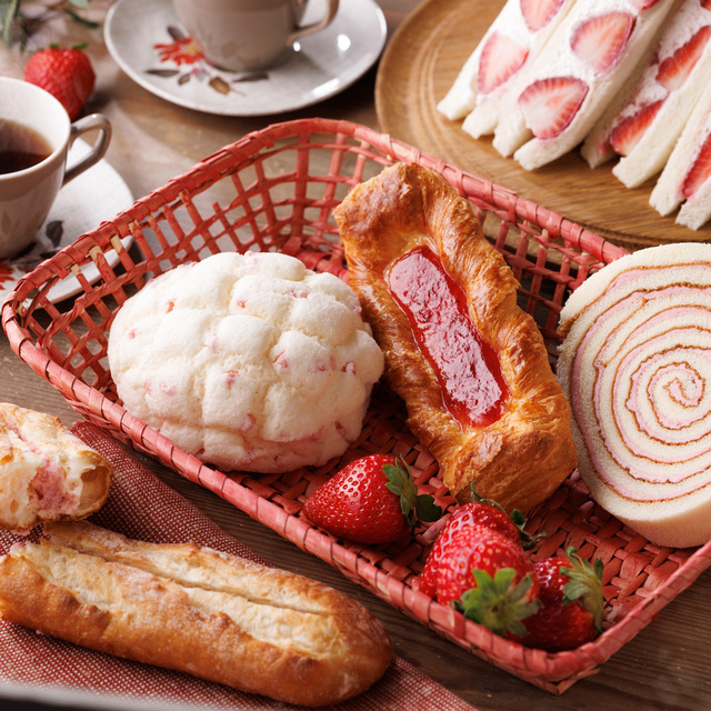 「ICHIBIKO 苺みるくフランス」 税込149円、「ICHIBIKO　苺メロンパン」　税込160円、「ICHIBIKO 苺カスタードデニッシュ」 税込149円、「ICHIBIKO うずまき苺ロールケーキ」 税込181円、「ICHIBIKO監修　苺＆ホイップサンド」　税込462円、「ICHIBIKO監修　追い苺ホイップ＆チーズ」税込441円【ICHIBIKO×ローソン】