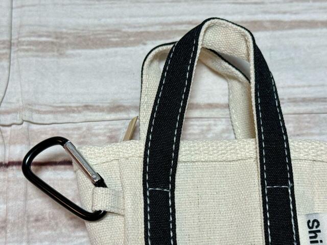 アイボリーとブラックのバイカラーがおしゃれ