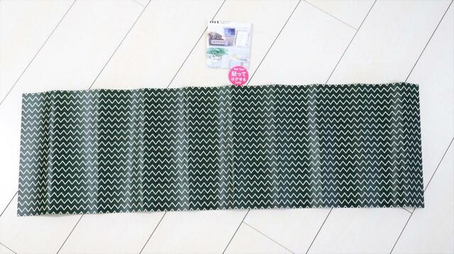 【ダイソー mtリメイクシート】サイズは「90×27cm」、梱包時の10倍ほどの長さ