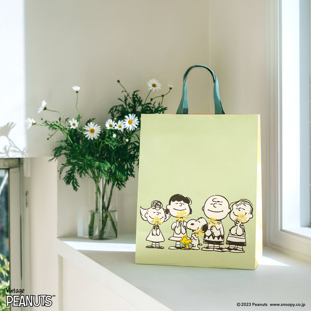 数量限定PEANUTSキャラクターデザインのオリジナルショッピングバッグプレゼント