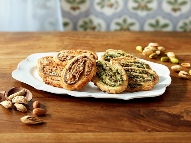 【グランスタ東京「2024年新商品 東京駅限定手土産」TOP10】2位「ココリスパイ『ジャンドゥーヤとピスタチオ』」8個入 2,000円／COCORIS（ココリス）（グランスタ東京／1F改札内 中央通路エリア）