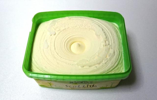 中にはアイスがぎっしり！【コストコ　MACKIE‘S ミルクアイスクリーム　2L　980円】