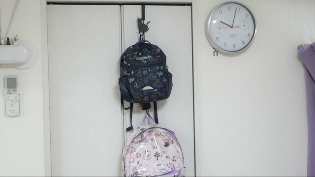 【山崎実業 ドアハンガー 猫 4連】子供用のリュックなら2つ吊り下げても大丈夫