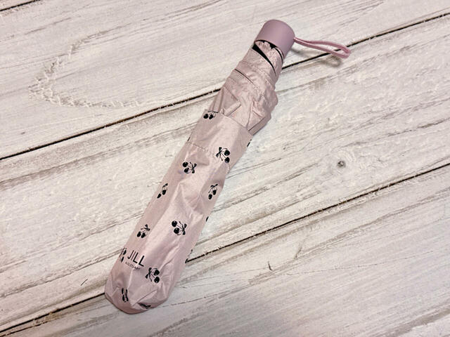 急な天候の変化にも対応できる晴雨兼用仕様は、毎日のお出かけにうれしいポイント！