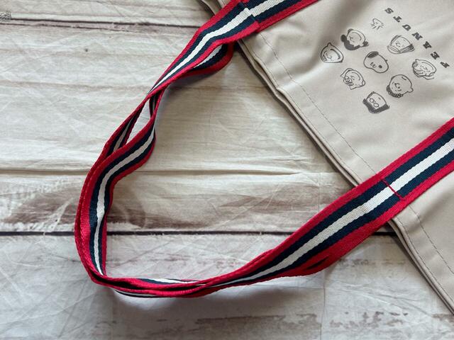 持ち手は長めなので肩がけがラクラクできるのがうれしい！