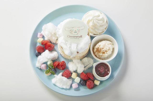 青いお空と真っ白な雲のふわふわシナモロールパンケーキ