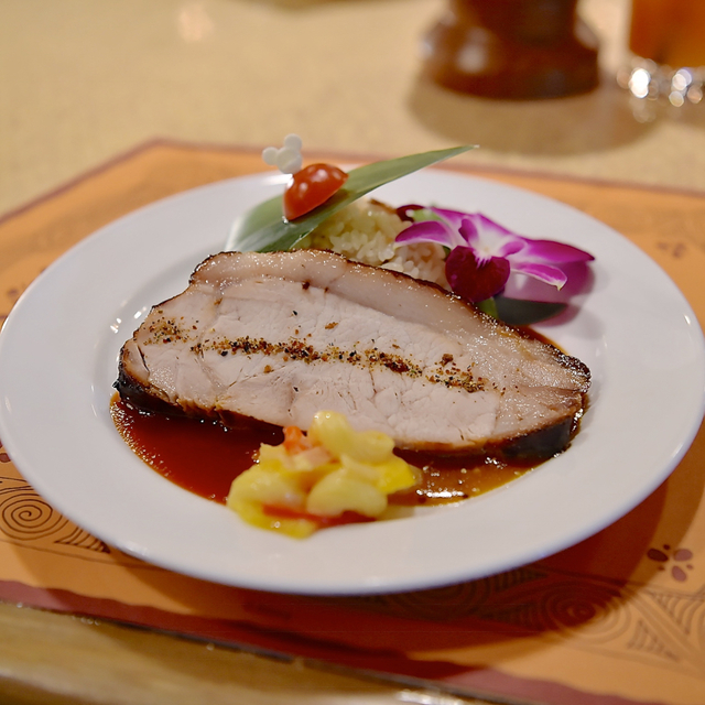 「ポリネシアンテラス・レストラン」ディナーメニュー（撮影 / MezzoMiki）