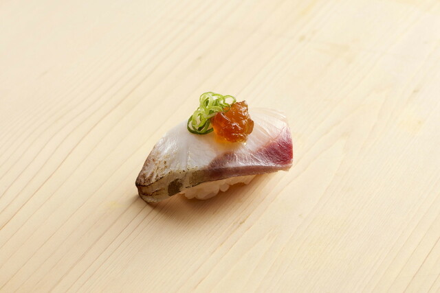 【ゆず庵の食べ放題メニュー人気ランキング 2位】「宇和海産　寒ぶり握り（一貫）」