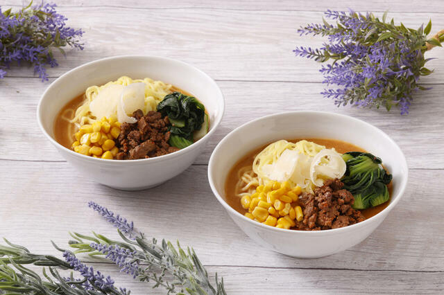 「削りたてチーズをのせた味噌ラーメン」＜期間：2026年4月1日～6月30日＞【【インターコンチネンタル 東京ベイ】握りたて寿司やズワイ蟹、海鮮丼も！北海道の美食を堪能できるランチ＆ディナーブッフェ開催！】