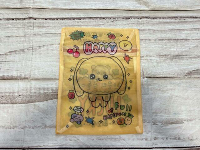 バックはトートバッグとお揃いのゴシムちゃんイラスト入り