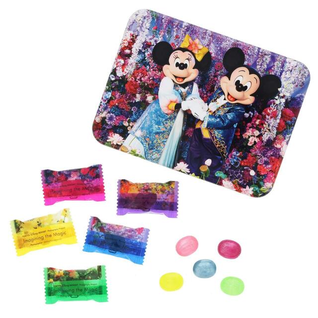 キャンディー 1,300円｜東京ディズニーリゾート・フォトグラフィープロジェクト「イマジニング・ザ・マジック」グッズ｜販売店舗：東京ディズニーランド「ギャグファクトリー／ファイブ・アンド・ダイム」、東京ディズニーシー「エンポーリオ」｜発売日：2026年3月6日（金）