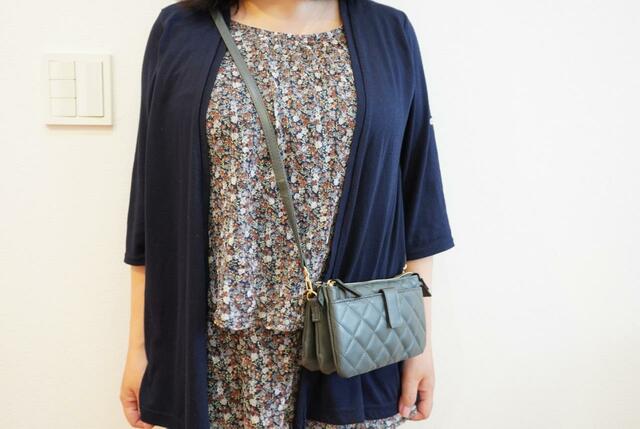 【UNTITLED(アンタイトル)3層ウォレット型スマホショルダーバッグ】斜め掛けしてみたところ