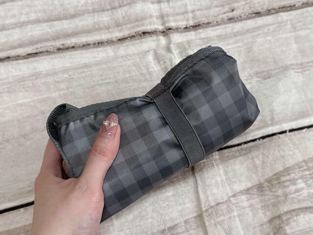 ゴムバンドでコンパクトにまとめられるので持ち運びに便利