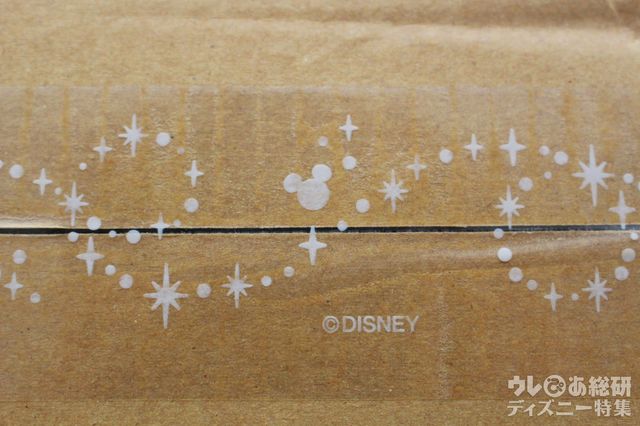 東京ディズニーリゾート・アプリで購入した商品の配送用の箱とテープ