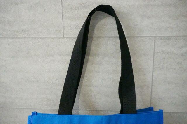 肩掛けが余裕でできる持ち手