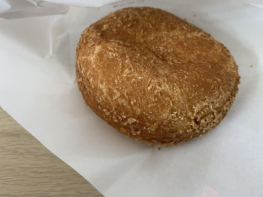 【セブン　お店で揚げたカレーパン】揚げたてのカリッと食感がたまらない