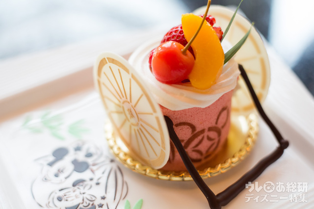 人力車をイメージしたカシラとバニラのムース“ディズニー七夕デイズ”ケーキセット