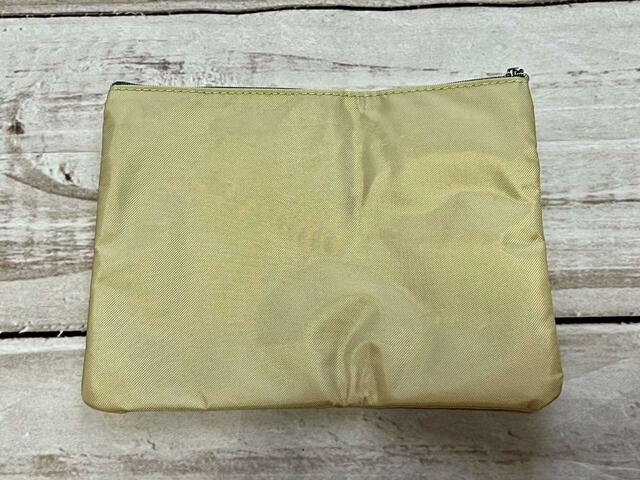 バックはシンプルな無地【GLOW 2023年11月号】付録「SNOOPYスヌーピーのビーグル・スカウト50周年」3段ポケット収納上手ポーチ