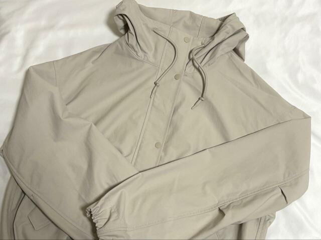【ユニクロ コットンブレンドショートパーカ】シワにもなりにくいため、旅行時にカバンに忍ばせておいても良さそう!