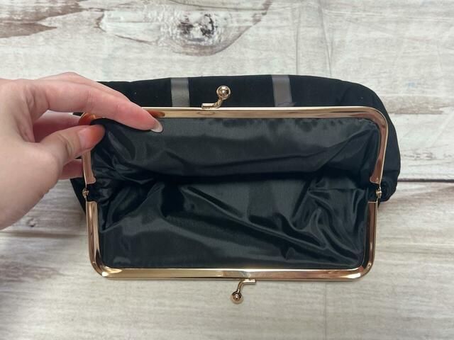 内側は、ポケットなどはない仕様です