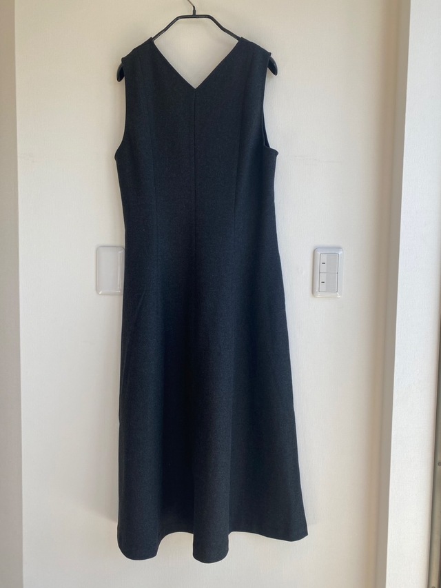 【UNIQLO ブラッシュドジャージーワンピース】ポケット付きなのもありがたいポイント。スマホや鍵をサッと入れられます