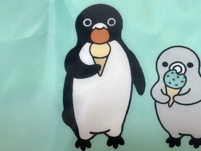 2人ともアイスを食べている姿が描かれており、なんともキュート!