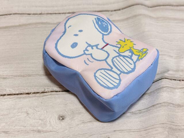 サイズは約縦15×横12×マチ幅4.5cm。コンパクトながらマチがしっかりあります