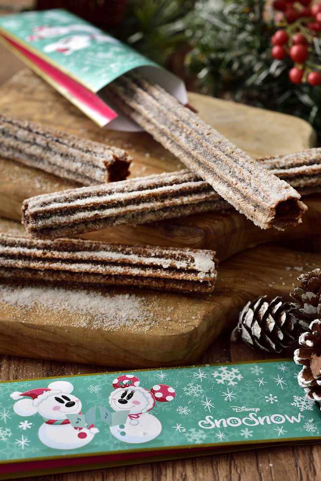 チョコレートチュロス 350円｜東京ディズニーランド「パークサイドワゴン」「ペコスビル・カフェ」、東京ディズニーシー「オープンセサミ」｜東京ディズニーリゾート「ディズニー・クリスマス」