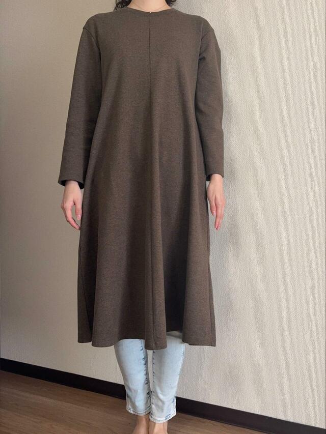 【ユニクロ ブラッシュドジャージーワンピース】デニムを合わせてカジュアルダウンしても◎