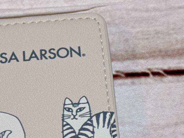 手帳のカバーの素材はPVC合皮。ベージュカラーで高級感たっぷり！