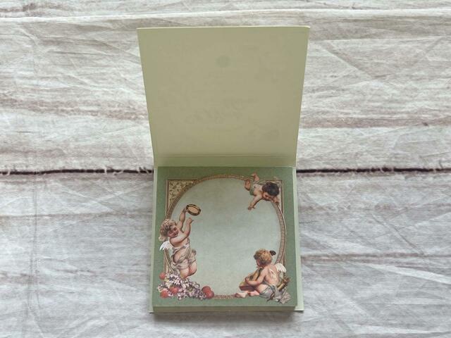 サイズは約縦7.5cm×横7.5cm。手のひらに収まるサイズ感です