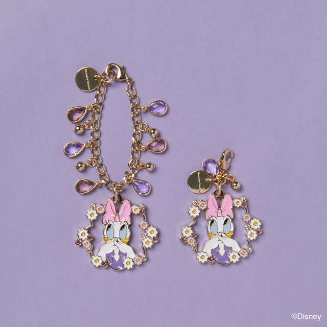 バッグチャーム 6,050円、ファスナーチャーム 4,400円｜サマンサタバサ「ドナルドダック」&「デイジーダック」コレクション