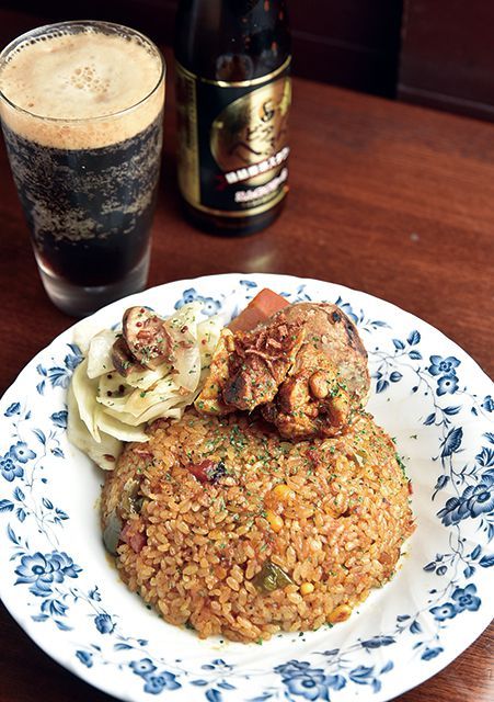 絶品!「酒場カレー」厳選5／本石亭（神田）　ドライカレー 900円　ビアへるん 1100円