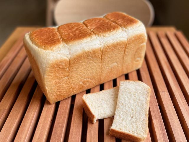 【La Maison du Pain KURIHARA（ラ・メゾン・デュ・パン クリハラ）】「麦の香り食パン」。砂糖不使用にも関わらず、自然な甘さに舌が驚くはず