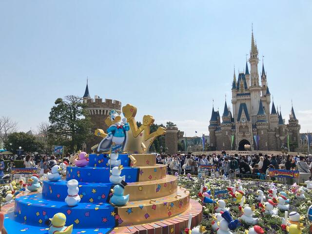 現地のデコレーションのようす【「ディズニー・パルパルーザ“ドナルドのクワッキー・ダック!ダック!ダックシティ!”」】