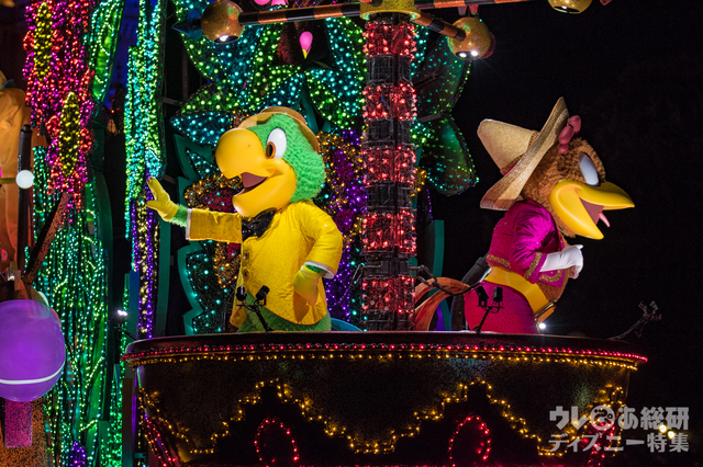 クリスマスバージョン「東京ディズニーランド・エレクトリカルパレード・ドリームライツ」(2016年)|東京ディズニーランド「クリスマス・ファンタジー」