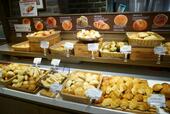 【バケット（BAQUET） パン食べ放題】店内で焼かれたパンが10種類以上も！