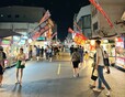 【台湾食べ歩きの旅】広々とした文化路を歩行者天国にして夜市が立つ。若者向けの食べ物や商品が目立つ