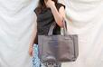 上品コーデにもピッタリなデザイン『大人のおしゃれ手帖』10月号：付録「PLAIN PEOPLE（プレインピープル）」多機能おしゃれトートバッグ