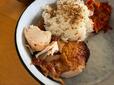 【コストコ ロティサリーチキン】ほぐし身とご飯を合わせるだけで、あっという間に一品完成です◎
