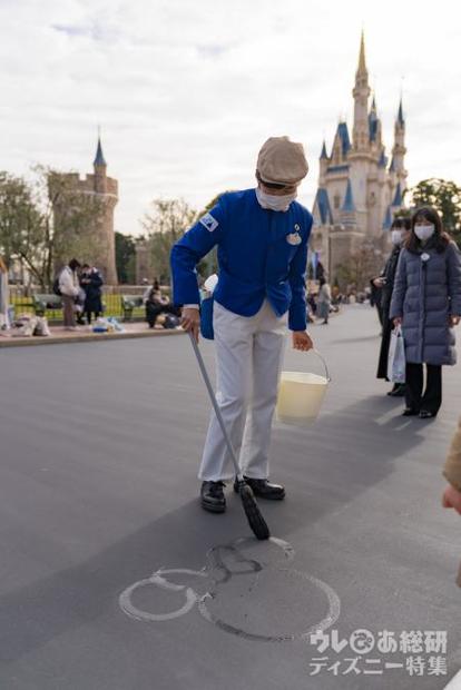 Tdl ミニーのカストーディアルアートが初お披露目 グリーティングパレード トータリー ミニーマウス 現地レポ ディズニー特集 ウレぴあ総研