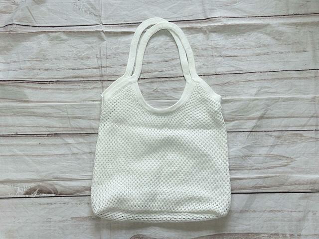 GU（ジーユー）のメッシュニットトートバッグ+E／税込1,990円