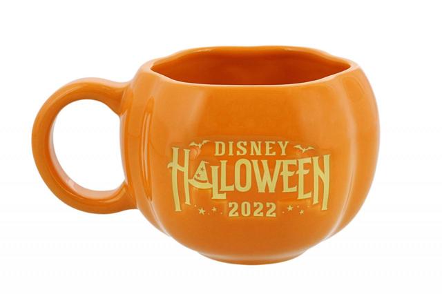 マグカップ&スプーン 2,300円|サイズ:(マグ)直径約10×高さ約7cm、(スプーン)長さ約5cm|東京ディズニーリゾート「ディズニー・ハロウィーン」2022スペシャルグッズ
