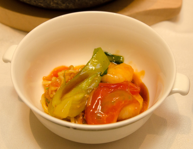 東京ディズニーシー・ホテルミラコスタ「シルクロードガーデン」笑味Sara「海鮮石焼酸辣麺 黒辣油添え」¥2,500(1日限定20食)